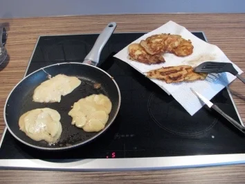 Rezept: "DESSERT" Apfel-Pfannkuchen Bild Nr. 2 "DESSERT" Apfel-Pfannkuchen - Rezept - Bild Nr. 2