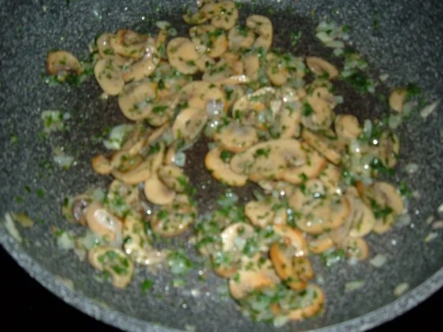 Rezept: Rouladen : Putenrouladen mit Champignon - Kräuterfüllung Bild Nr. 3 Rouladen : Putenrouladen mit Champignon - Kräuterfüllung - Rezept - Bild Nr. 3