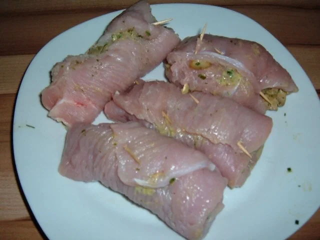 Rezept: Rouladen : Putenrouladen mit Champignon - Kräuterfüllung Bild Nr. 5 Rouladen : Putenrouladen mit Champignon - Kräuterfüllung - Rezept - Bild Nr. 5