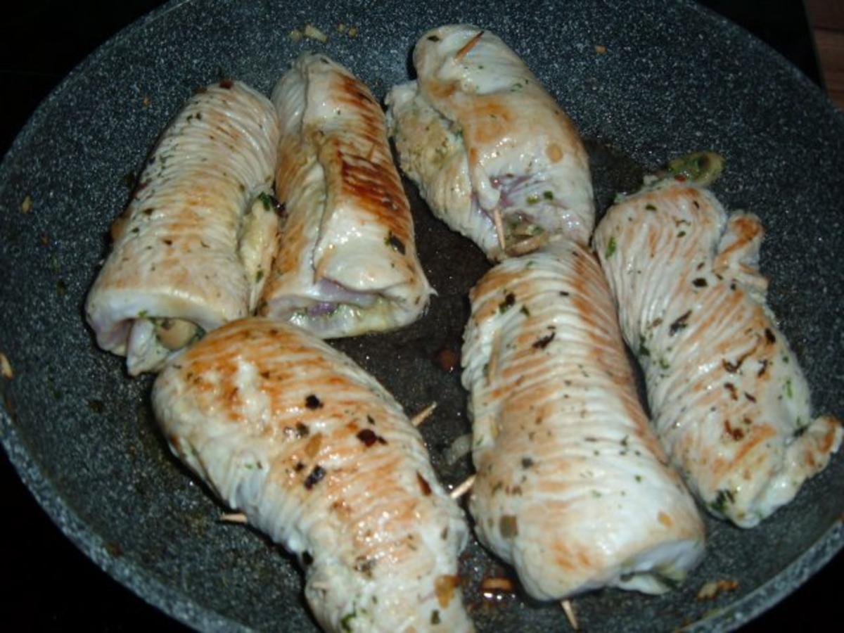 Rouladen : Putenrouladen mit  Champignon - Kräuterfüllung - Rezept - Bild Nr. 6