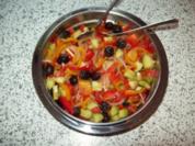 Bunter Salat mit Oliven - Rezept