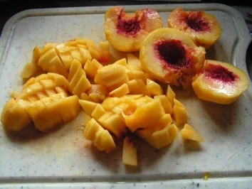 Rezept: Konfitüre & Co: Pfirsich mit Rosenblättern Bild Nr. 2 Konfitüre & Co: Pfirsich mit Rosenblättern - Rezept - Bild Nr. 2