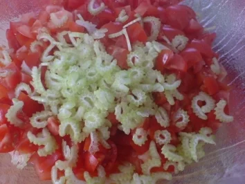 Nudeln mit Kräutertomaten - Rezept