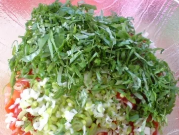 Nudeln mit Kräutertomaten - Rezept