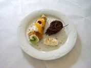 Schillerlocke mit Sahne und Obst - Rezept