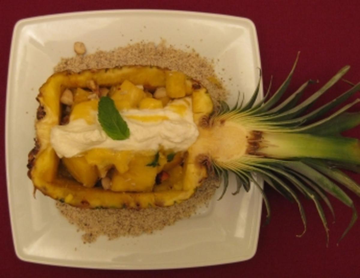 Bilder für Ananas-Nuss-Salat gratiniert mit Kokoslikörschaum - Rezept