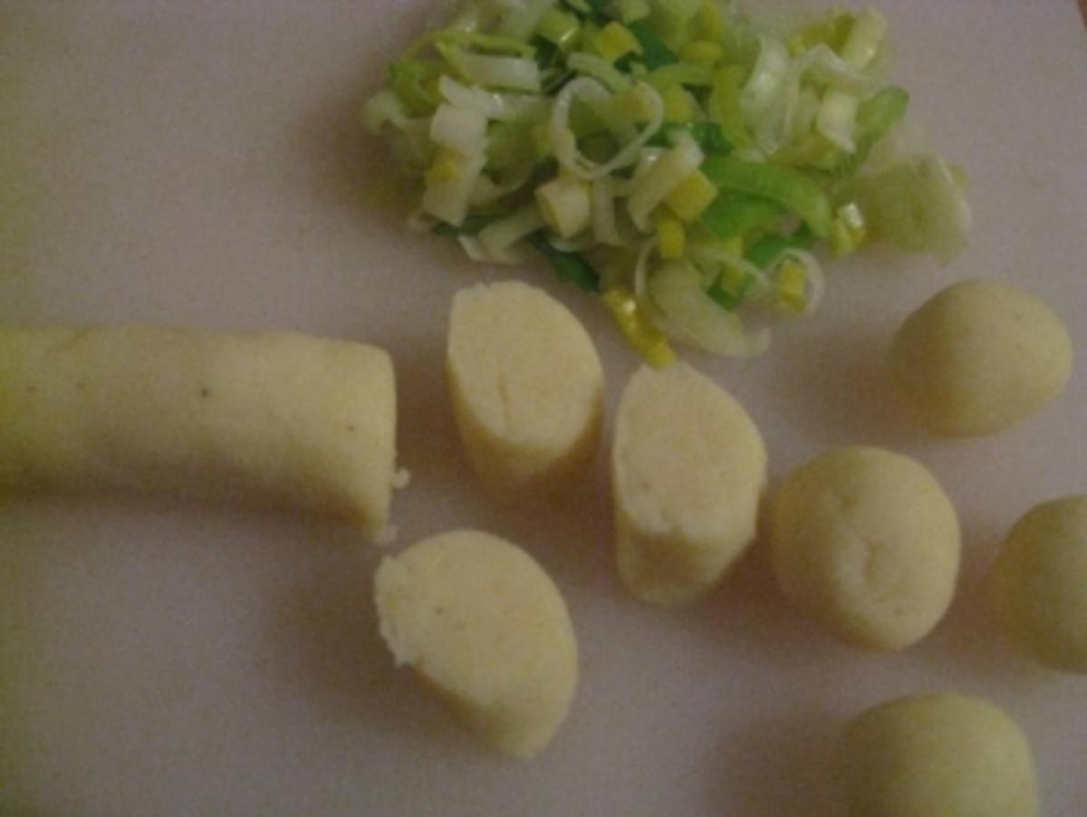 Käse - Lauchsuppe mit kleinen Katoffelklösschen - Rezept