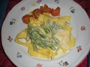 Grünes Spargelragout mit gegrillten Kirschtomaten - Rezept