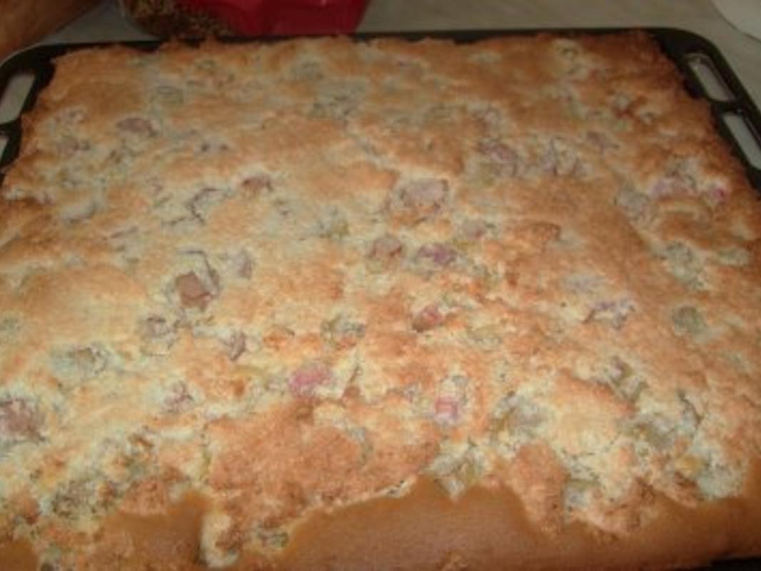 Rhabarberkuchen mit Kokoshaube - einfach - 230 kcal/100g