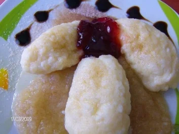 Rezept: Quarknockerln an Birnen-Zimt-Mus Quarknockerln an Birnen-Zimt-Mus - Rezept