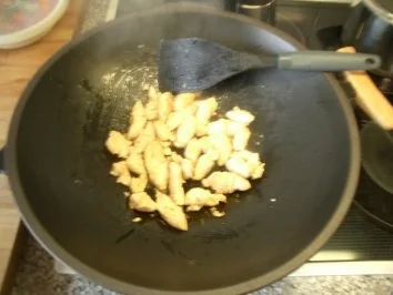 Rezept: Asia-Nudeln mit Hähnchen u. Ei Bild Nr. 2 Asia-Nudeln mit Hähnchen u. Ei - Rezept - Bild Nr. 2