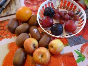 Obstsalat mit Trockenfrüchten - Rezept