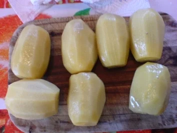 Obstsalat mit Trockenfrüchten - Rezept