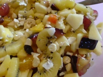 Obstsalat mit Trockenfrüchten - Rezept