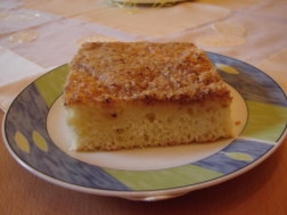 Buttermilchkuchen mit Mandeln oder Nüssen - Rezept