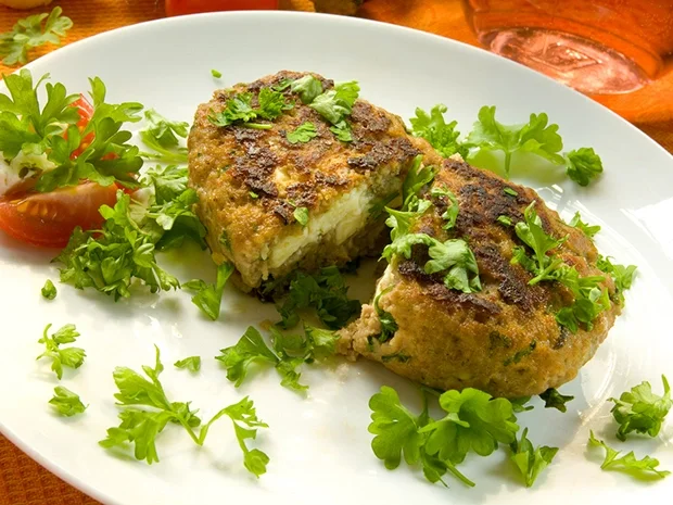 Bifteki (Hackfleisch mit Schafskäse gefüllt) - Rezept - Bild Nr. 2