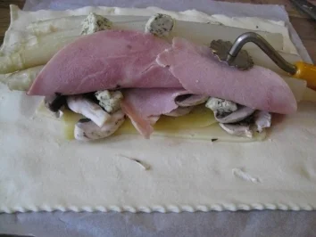 Frischer Spargel im Blätterteigmantel eine Spezialität - Rezept