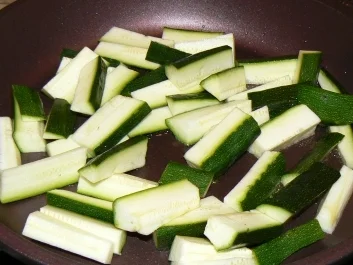 Jasminreis trifft auf Garnelen und Zucchini in einer Limetten-Sahne Sauce - Rezept