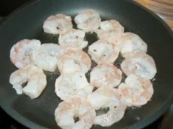 Jasminreis trifft auf Garnelen und Zucchini in einer Limetten-Sahne Sauce - Rezept