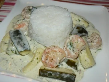 Jasminreis trifft auf Garnelen und Zucchini in einer Limetten-Sahne Sauce - Rezept