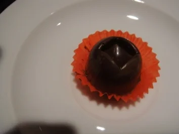 Konfekt: Pralinen mit Amarenakirschen und Chilischokolade - Rezept - Bild Nr. 2