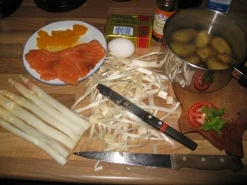 Überbackener frischer Spargel mit Orangenhollandaise & neuen gebräunten Drillingen - Rezept