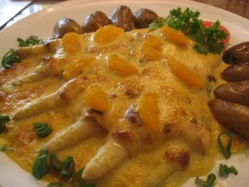 Überbackener frischer Spargel mit Orangenhollandaise & neuen gebräunten Drillingen - Rezept