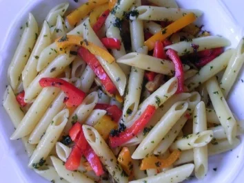 Penne con Peperoni e olive - Rezept