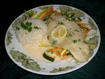 Rezept: Pangasiusfilet mit Weinschaumsoße und Gemüsebett>> Pangasiusfilet mit Weinschaumsoße und Gemüsebett>> - Rezept