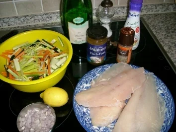 Rezept: Pangasiusfilet mit Weinschaumsoße und Gemüsebett>> Pangasiusfilet mit Weinschaumsoße und Gemüsebett>> - Rezept