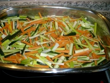 Rezept: Pangasiusfilet mit Weinschaumsoße und Gemüsebett>> Pangasiusfilet mit Weinschaumsoße und Gemüsebett>> - Rezept