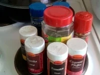 Rezept: Silkes Blätterrolle gefüllt mit Hackfleisch und Blumenkohl sowie einigen geschälten Tomaten Silkes Blätterrolle gefüllt mit Hackfleisch und Blumenkohl sowie einigen geschälten Tomaten - Rezept