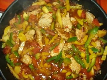 Puten-Gulasch mit Gemüse-Soße süß/scharf - Rezept - Bild Nr. 6