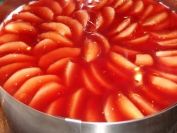 Apfeltorte mit Cassis-Guss - Rezept - Bild Nr. 3