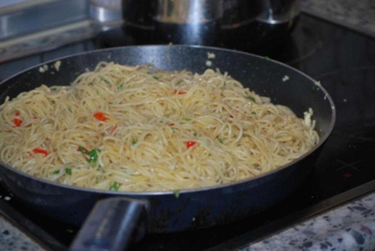 Spaghetti aglio olio peperoncino - Rezept