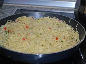 Spaghetti aglio olio peperoncino - Rezept