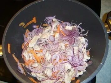 Hähnchenbrustfiletstreifen in Wermuth-Sauce zu Teigwaren - Rezept