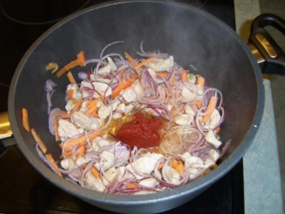 Hähnchenbrustfiletstreifen in Wermuth-Sauce zu Teigwaren - Rezept