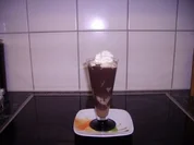 Schoko-Amarettibecher mit Früchten - Rezept