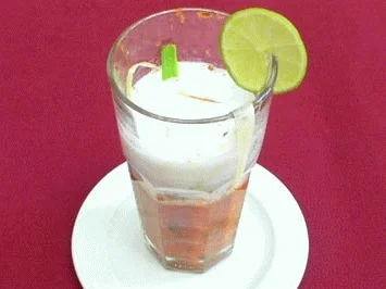 Rezept: Pikante Chili-Paprikasuppe mit Kokosmilchschaum und Lauchspaghetti Pikante Chili-Paprikasuppe mit Kokosmilchschaum und Lauchspaghetti - Rezept