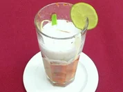 Pikante Chili-Paprikasuppe mit Kokosmilchschaum und Lauchspaghetti - Rezept