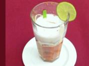 Pikante Chili-Paprikasuppe mit Kokosmilchschaum und Lauchspaghetti - Rezept