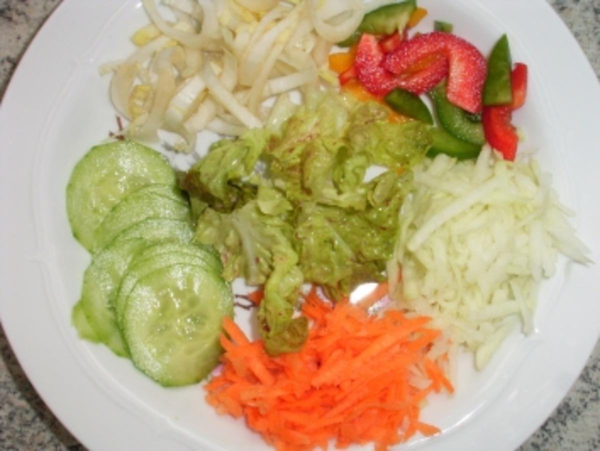 Gemischter Salat mit Hähnchenbrust und Schafkäse - Rezept