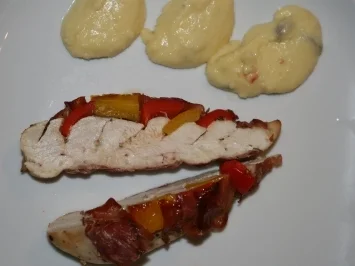 Rezept: Gefüllte Hühnerbrust mit Paprika Gefüllte Hühnerbrust mit Paprika - Rezept