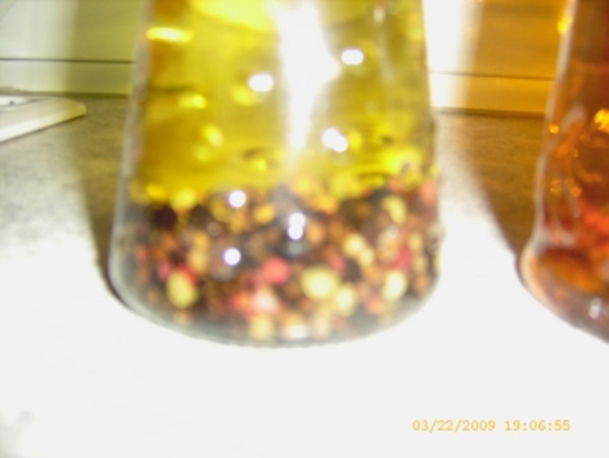 Chili - Öl , Pfeffer - Öl , Lorbeer - Zwiebel - Öl , Knoblauch - Öl - Rezept