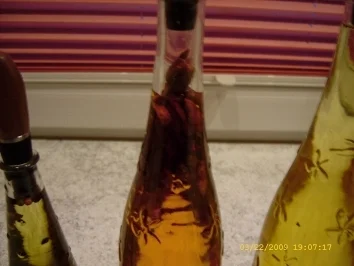 Chili - Öl , Pfeffer - Öl , Lorbeer - Zwiebel - Öl , Knoblauch - Öl - Rezept