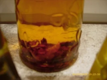 Chili - Öl , Pfeffer - Öl , Lorbeer - Zwiebel - Öl , Knoblauch - Öl - Rezept