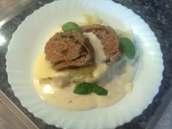 Rezept: Hackrolle mit Möhren auf Kartoffelpüree Hackrolle mit Möhren auf Kartoffelpüree - Rezept