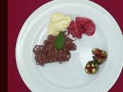 Selbst gemachte Schokonudeln mit Früchten und Eis - Rezept