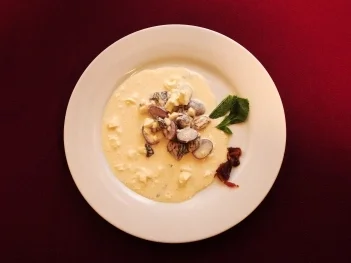 Rezept: Dolce alla Peterlino – Eis mit Pudding, Rosinen, Rum und Baiser (Peter Bond) Dolce alla Peterlino – Eis mit Pudding, Rosinen, Rum und Baiser (Peter Bond) - Rezept